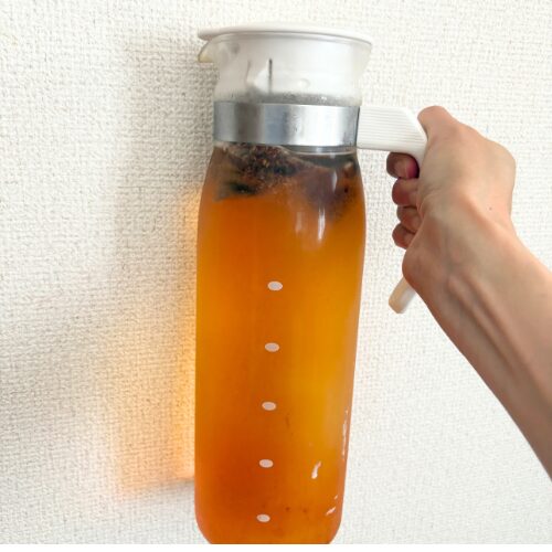 HARIOの冷水ポット　ルイボスティーが入っている